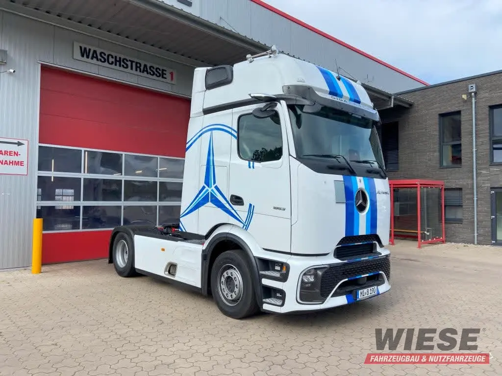 Mercedes Sattelzugmaschine von Wiese Trailer Rent in Petershagen mieten ab 3100.00€