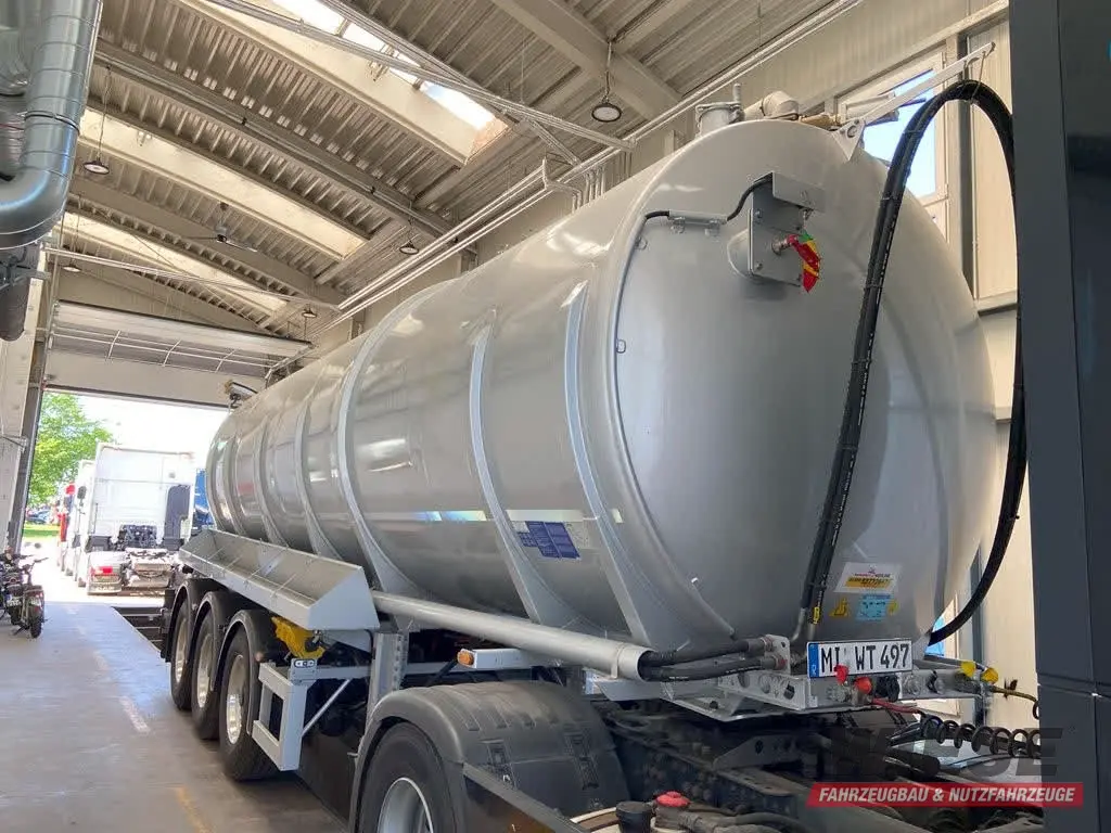 Kässbohrer Tankauflieger von Wiese Trailer Rent in Petershagen mieten ab 2000.00€